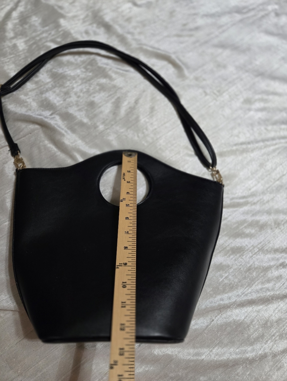 A New Day Tote Bag With Magnetic Closures EUC! - Picture 2 of 6